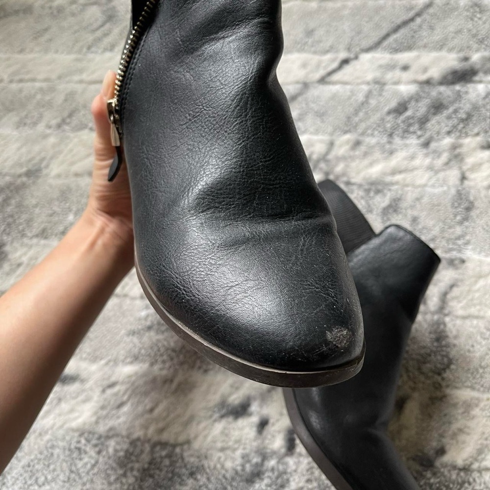 Call it spring Chelsea ankle boots
Size: US 6.5 / EUR 37 - Picture 6 of 7